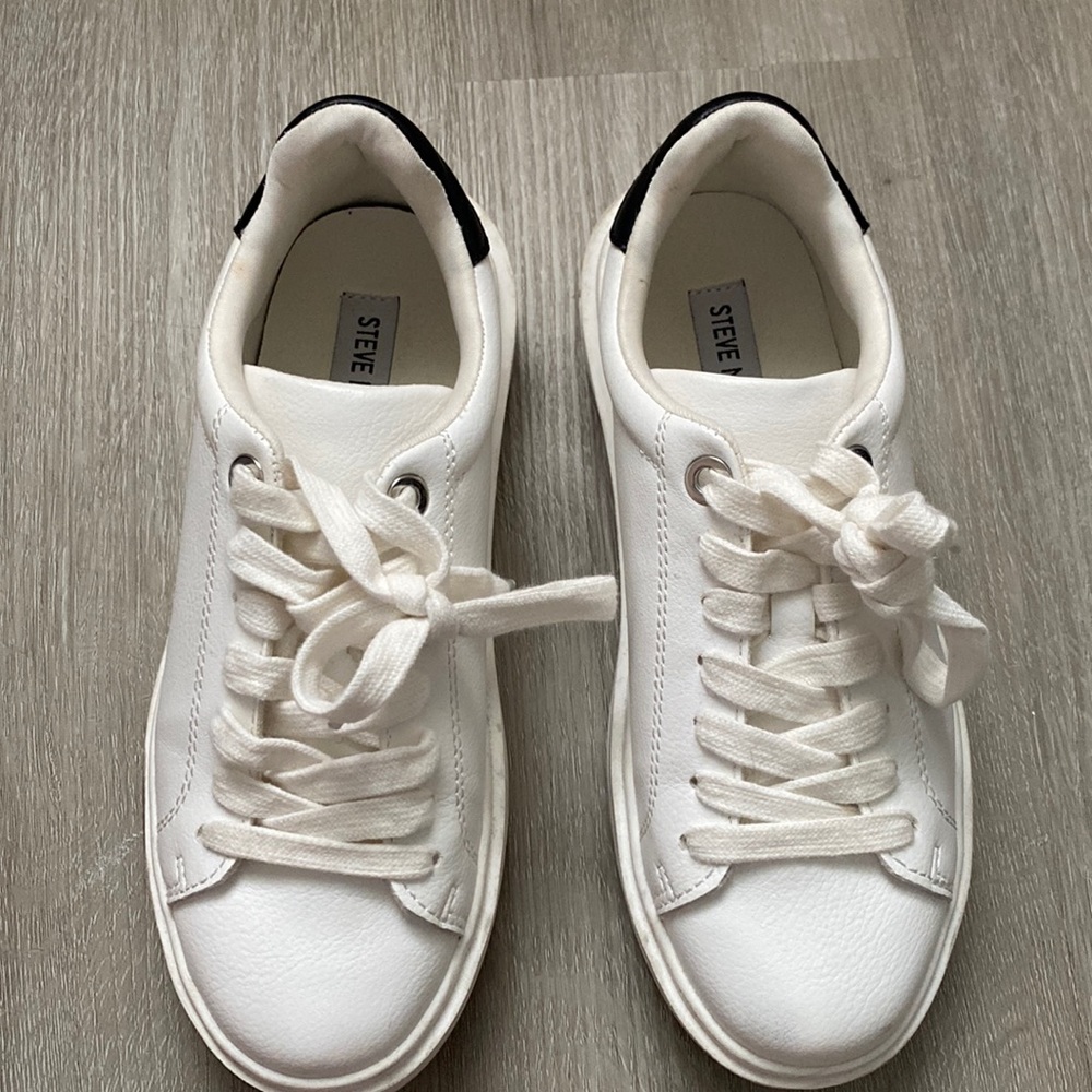 White Steve Madden sneakers *Like New*